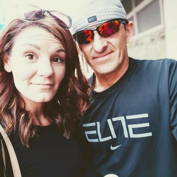 LIKE TO BE NOTIFIED WHEN WE ARE LIVE!🩷 LUXURY BEAUTY ITEMS!🤍 - Picture 5 of 6